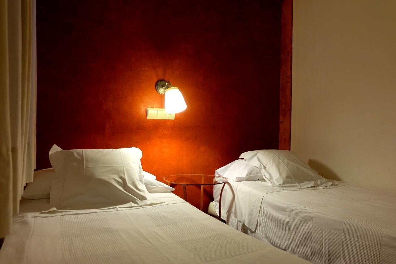 Hotel Carmen Roses Eksteriør billede