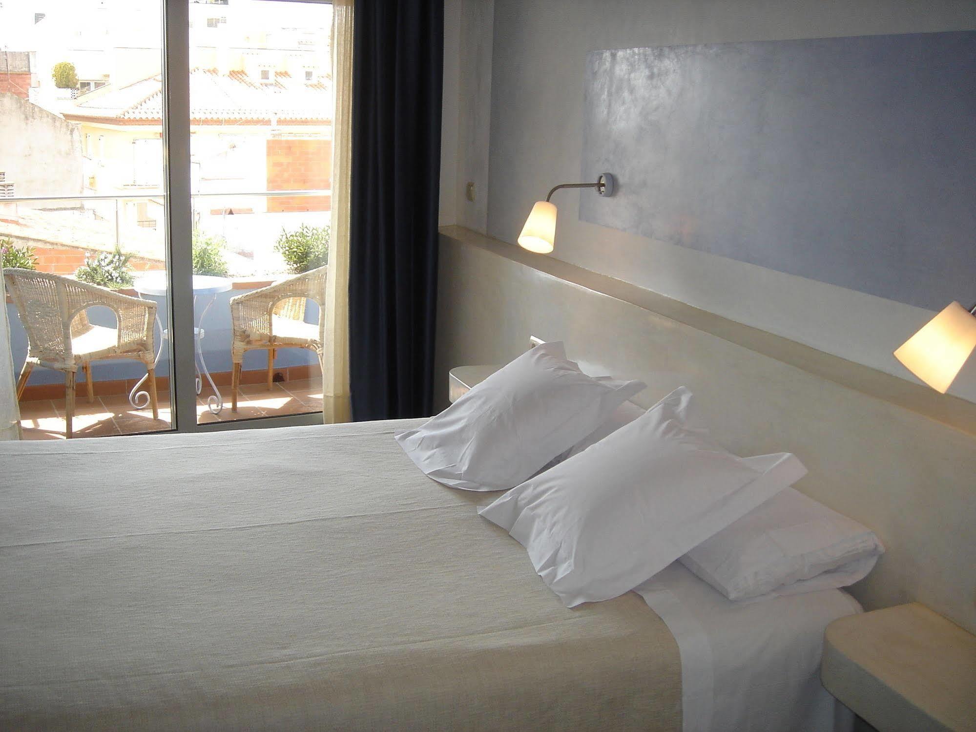 Hotel Carmen Roses Eksteriør billede