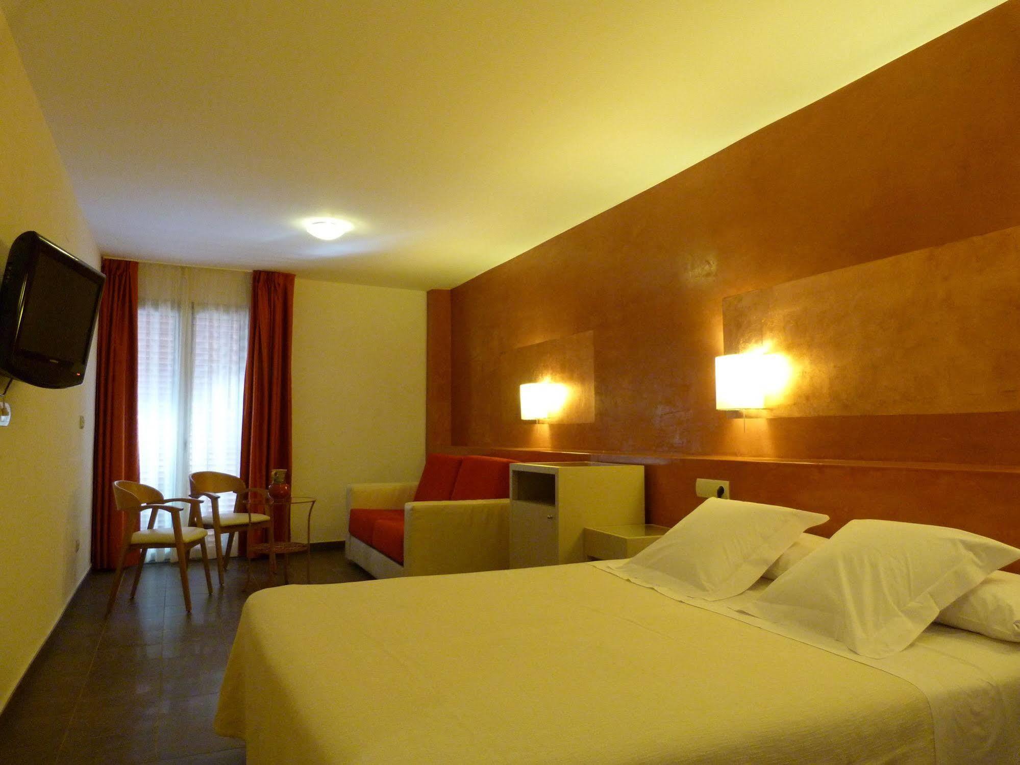 Hotel Carmen Roses Eksteriør billede